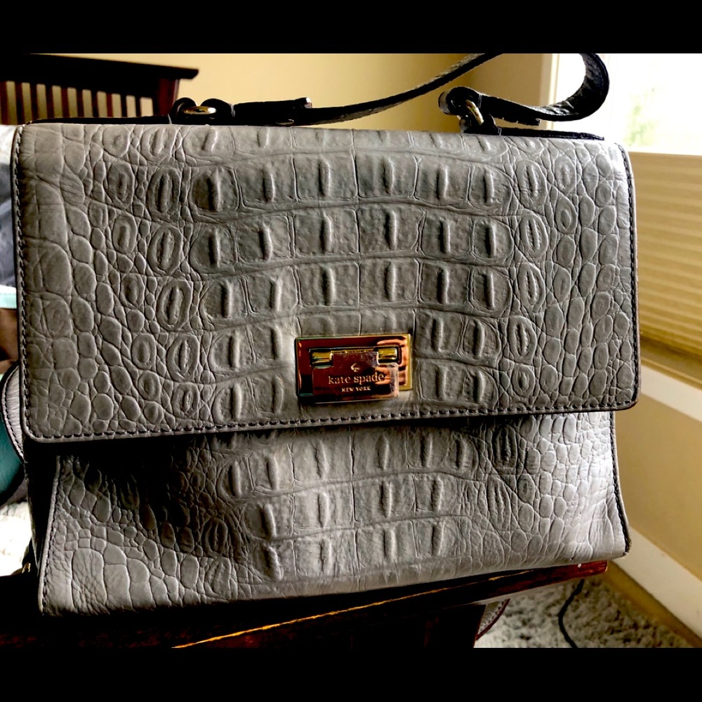 Medium size purse and handbag